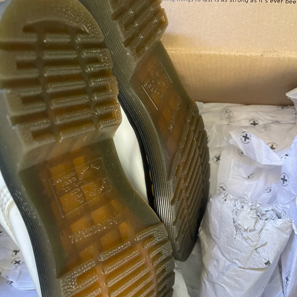 Dr. Martens 1460 Patent Leather Women's Lace-up Shiny  Doc Martens White - Picture 14 of 15